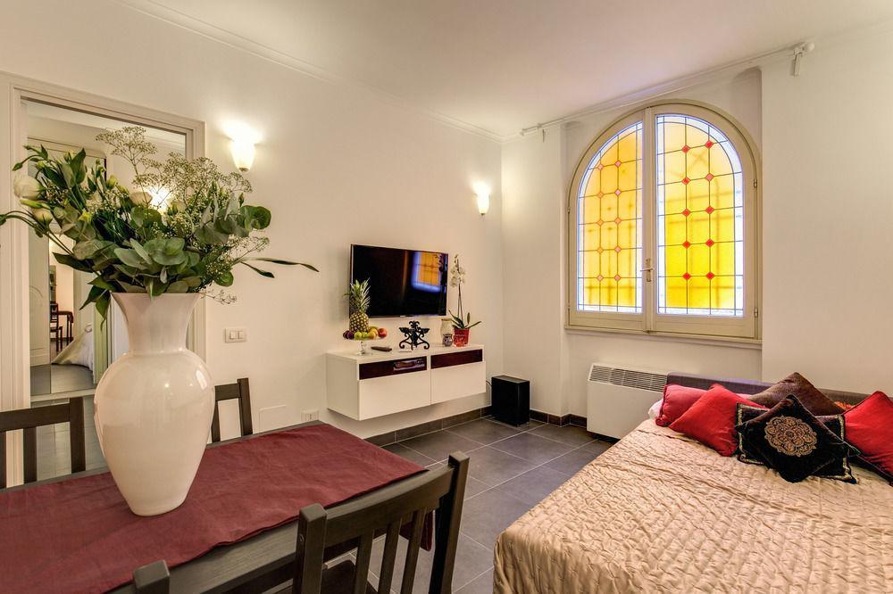 Apartment Elegant Behind The Colosseum