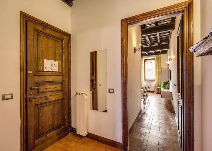 Elegant Apartment Behind The Colosseum