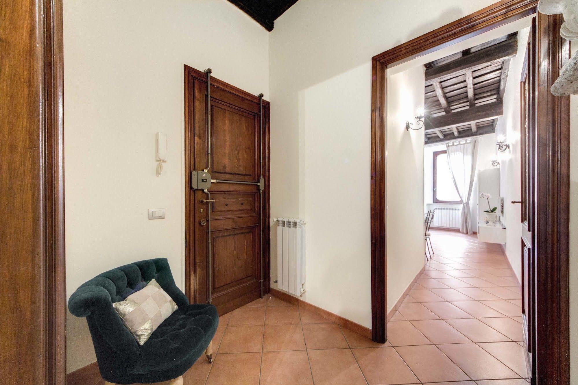 Elegant Behind The Colosseum Appartement Rome